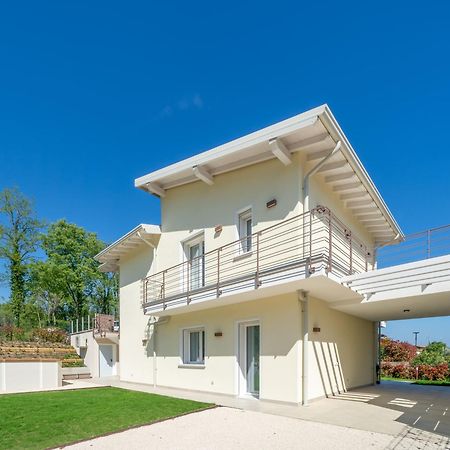 Luxury Villas Gardenia With Private Pool Паденге-суль-Гарда Экстерьер фото