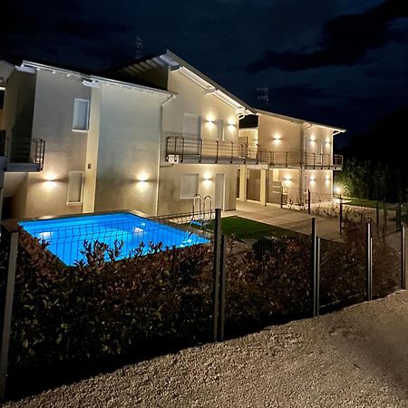 Luxury Villas Gardenia With Private Pool Паденге-суль-Гарда Экстерьер фото