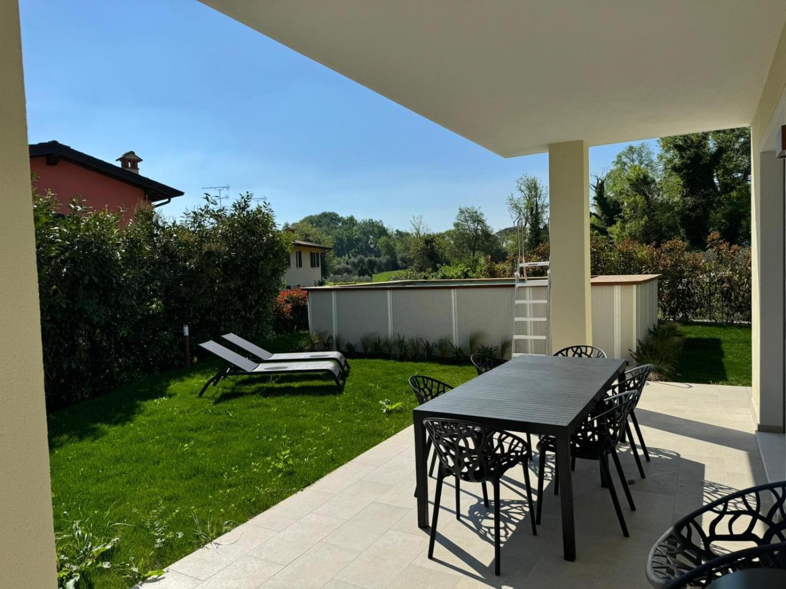 Luxury Villas Gardenia With Private Pool Паденге-суль-Гарда Экстерьер фото