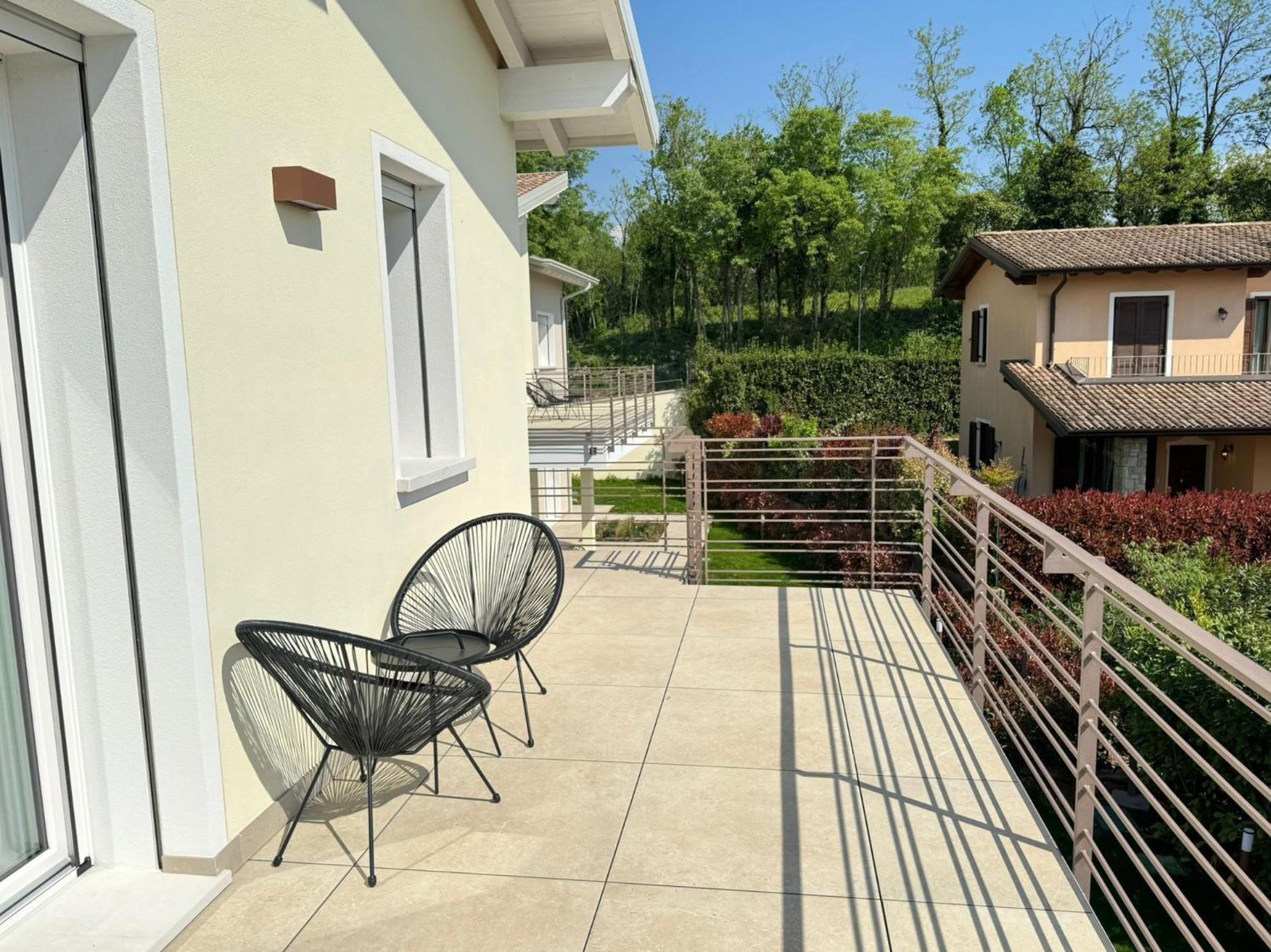 Luxury Villas Gardenia With Private Pool Паденге-суль-Гарда Экстерьер фото
