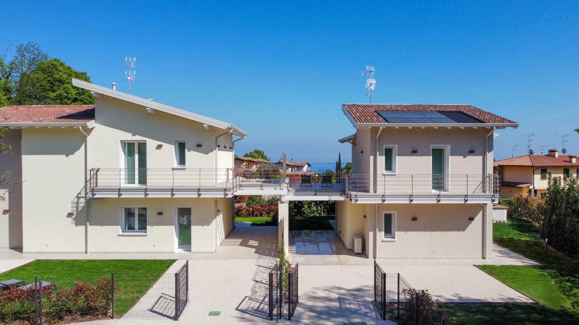 Luxury Villas Gardenia With Private Pool Паденге-суль-Гарда Экстерьер фото