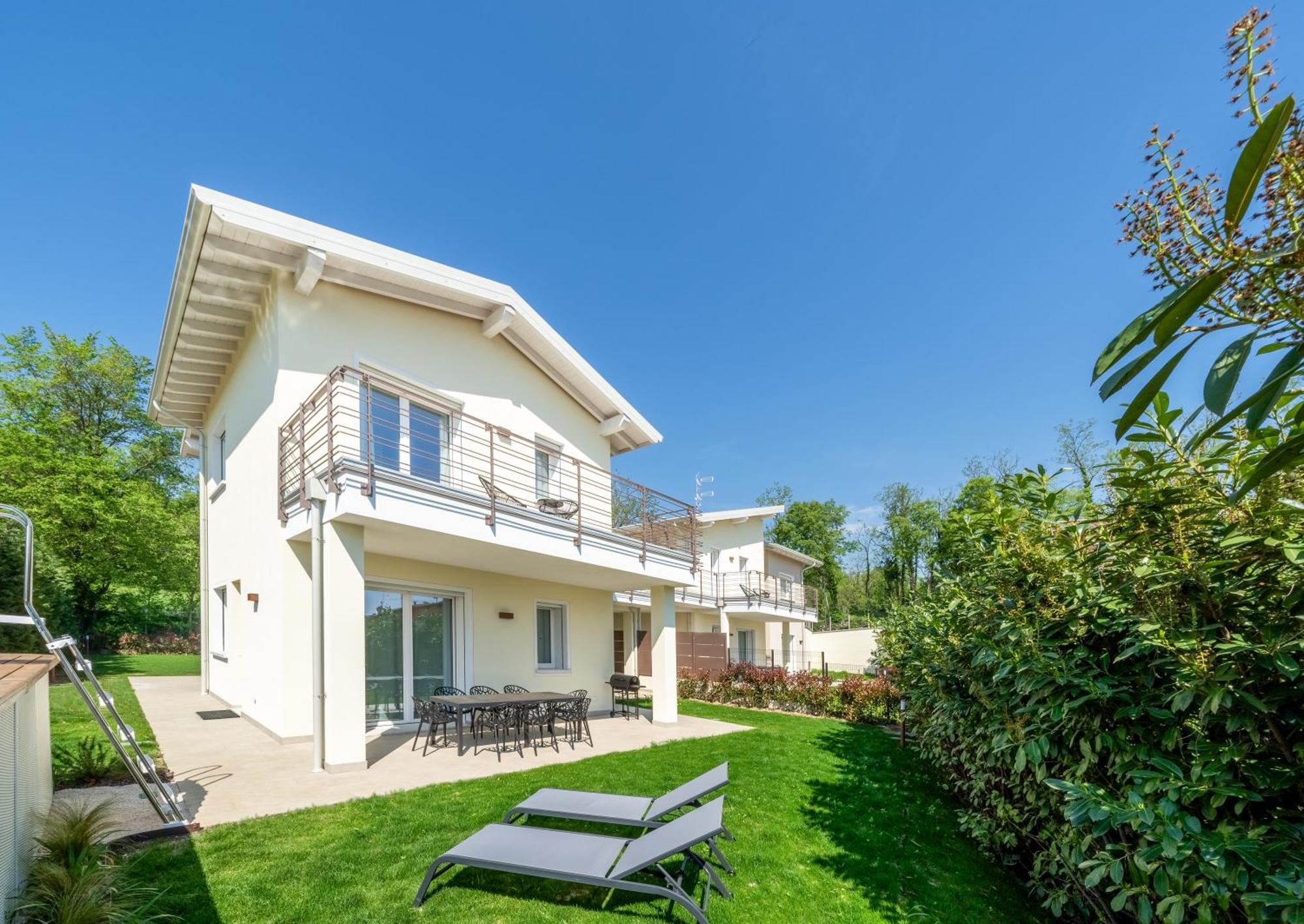 Luxury Villas Gardenia With Private Pool Паденге-суль-Гарда Экстерьер фото