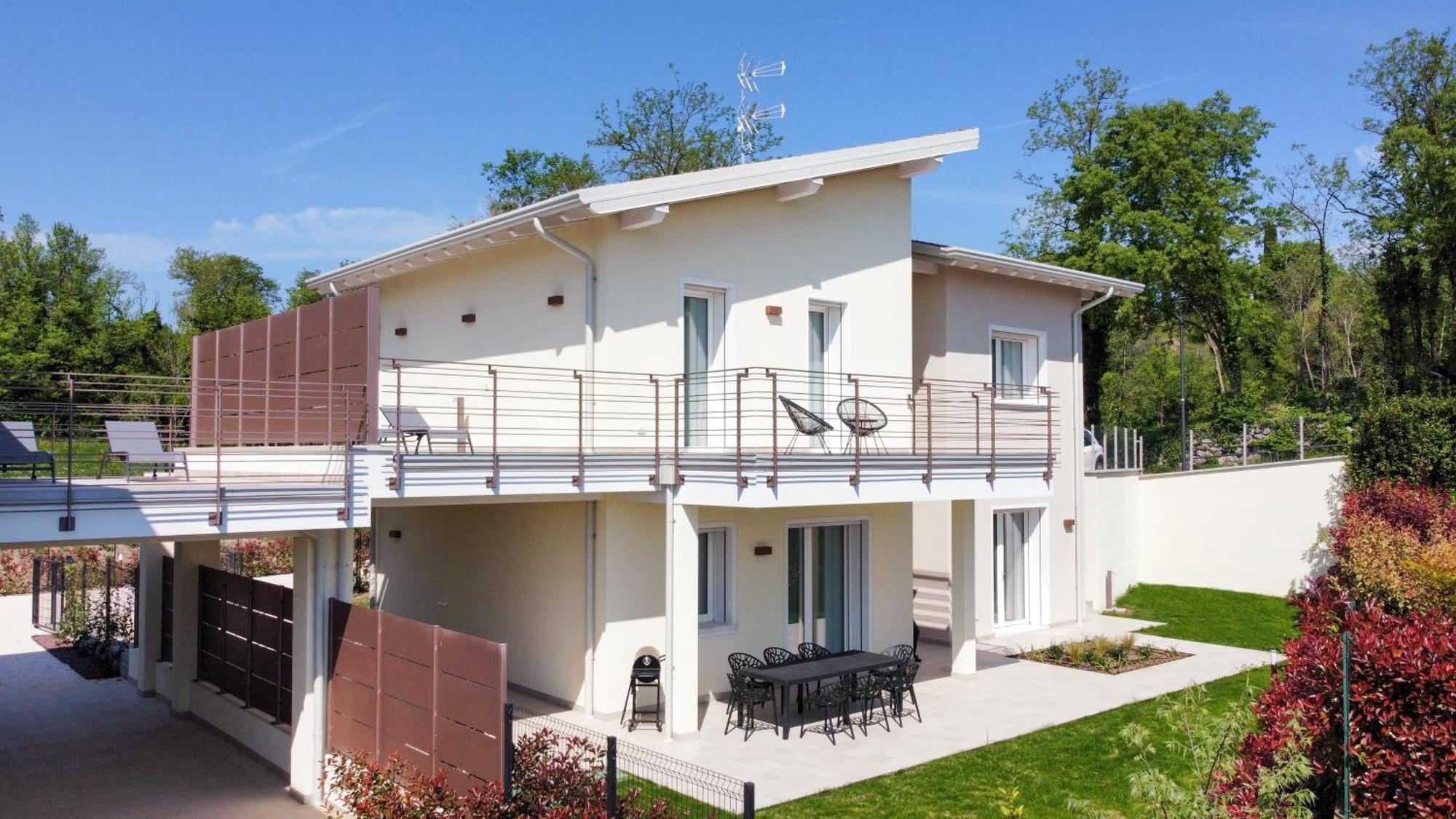 Luxury Villas Gardenia With Private Pool Паденге-суль-Гарда Экстерьер фото