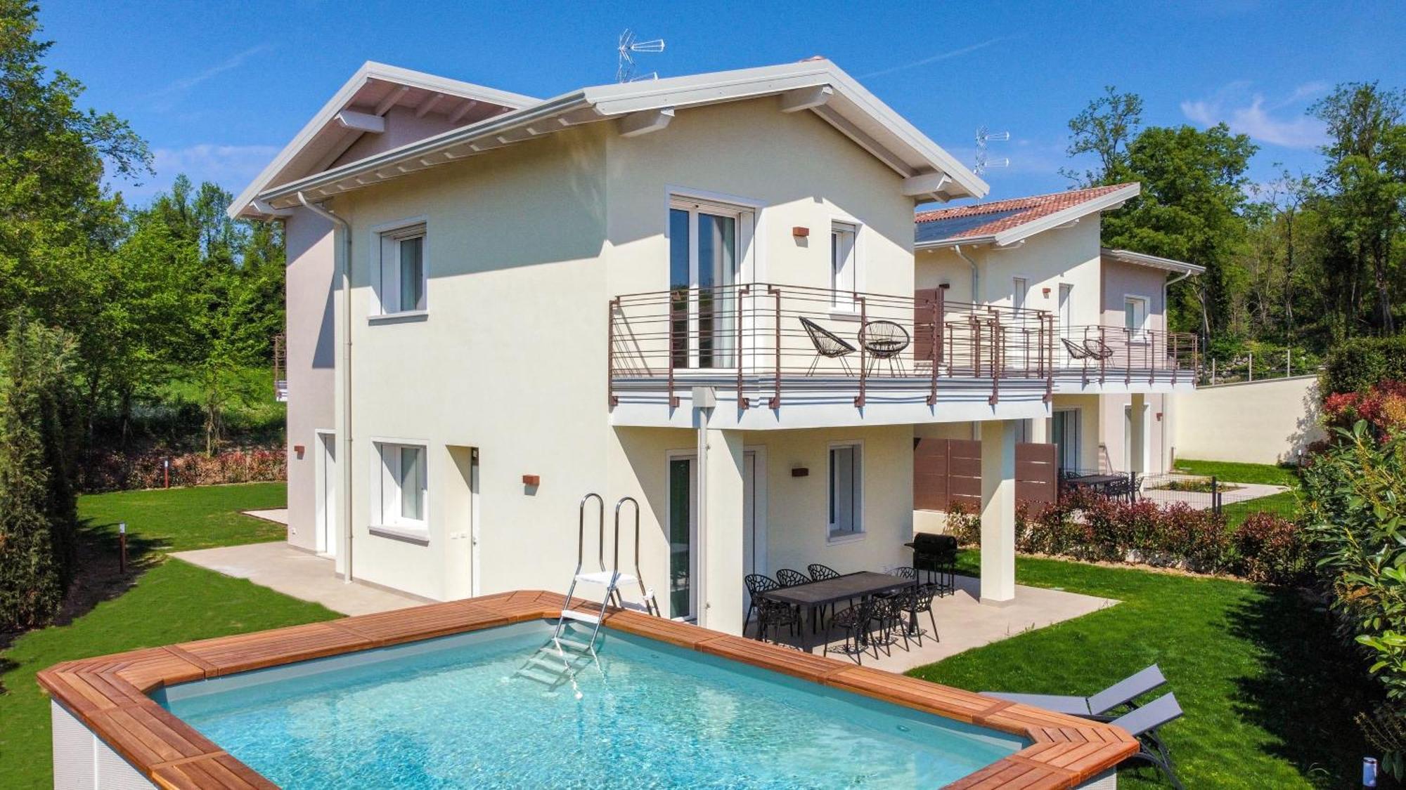 Luxury Villas Gardenia With Private Pool Паденге-суль-Гарда Экстерьер фото