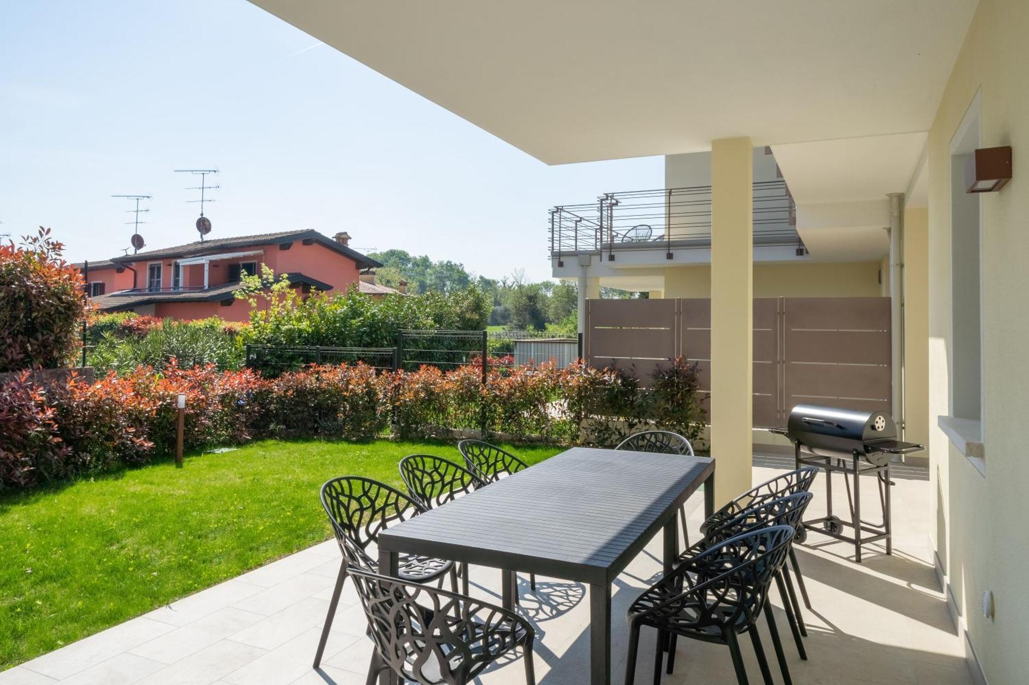 Luxury Villas Gardenia With Private Pool Паденге-суль-Гарда Экстерьер фото