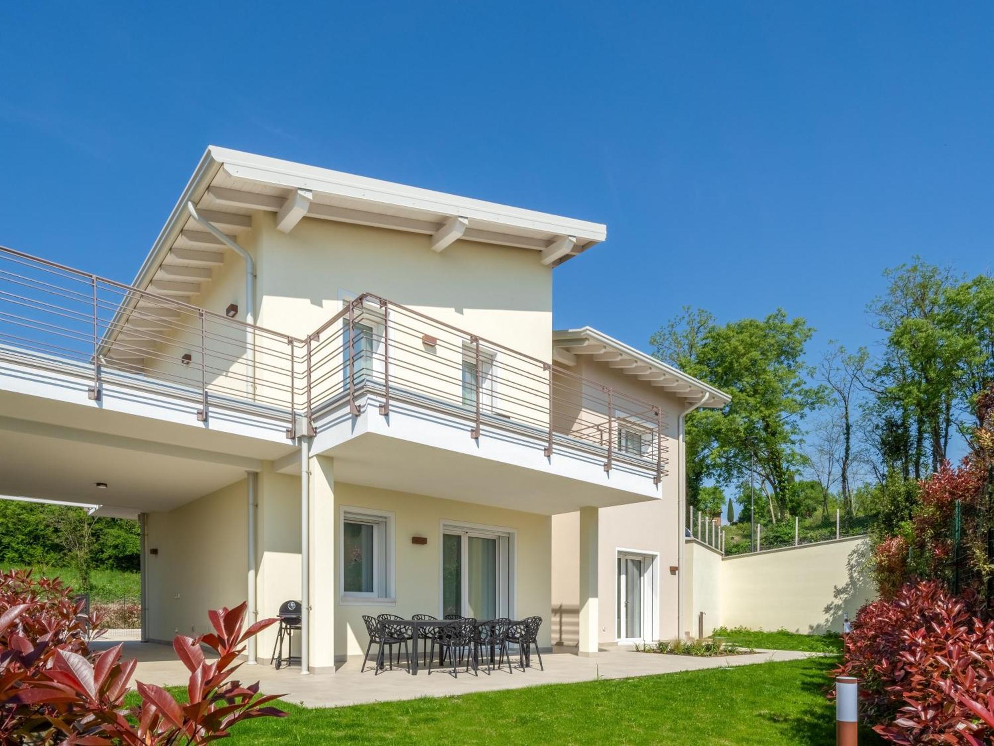 Luxury Villas Gardenia With Private Pool Паденге-суль-Гарда Экстерьер фото