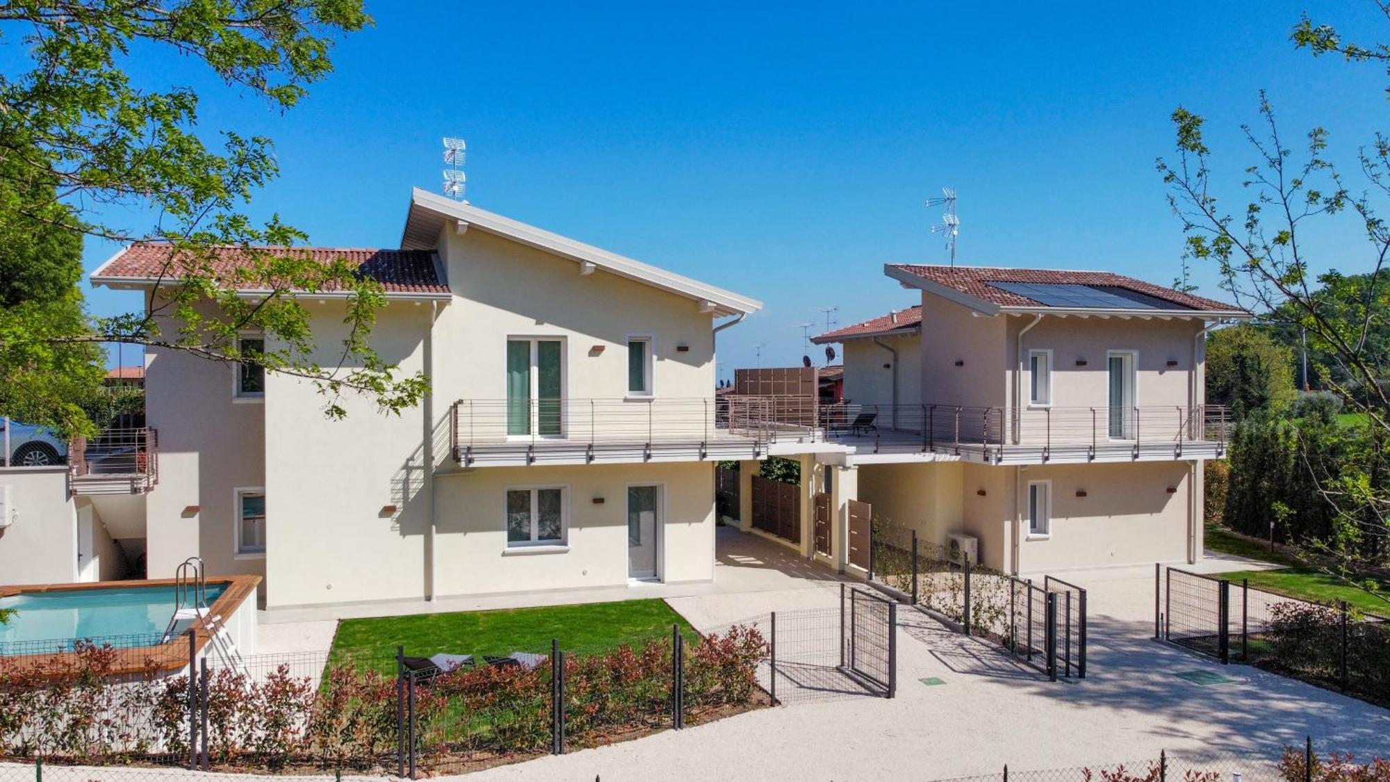 Luxury Villas Gardenia With Private Pool Паденге-суль-Гарда Экстерьер фото