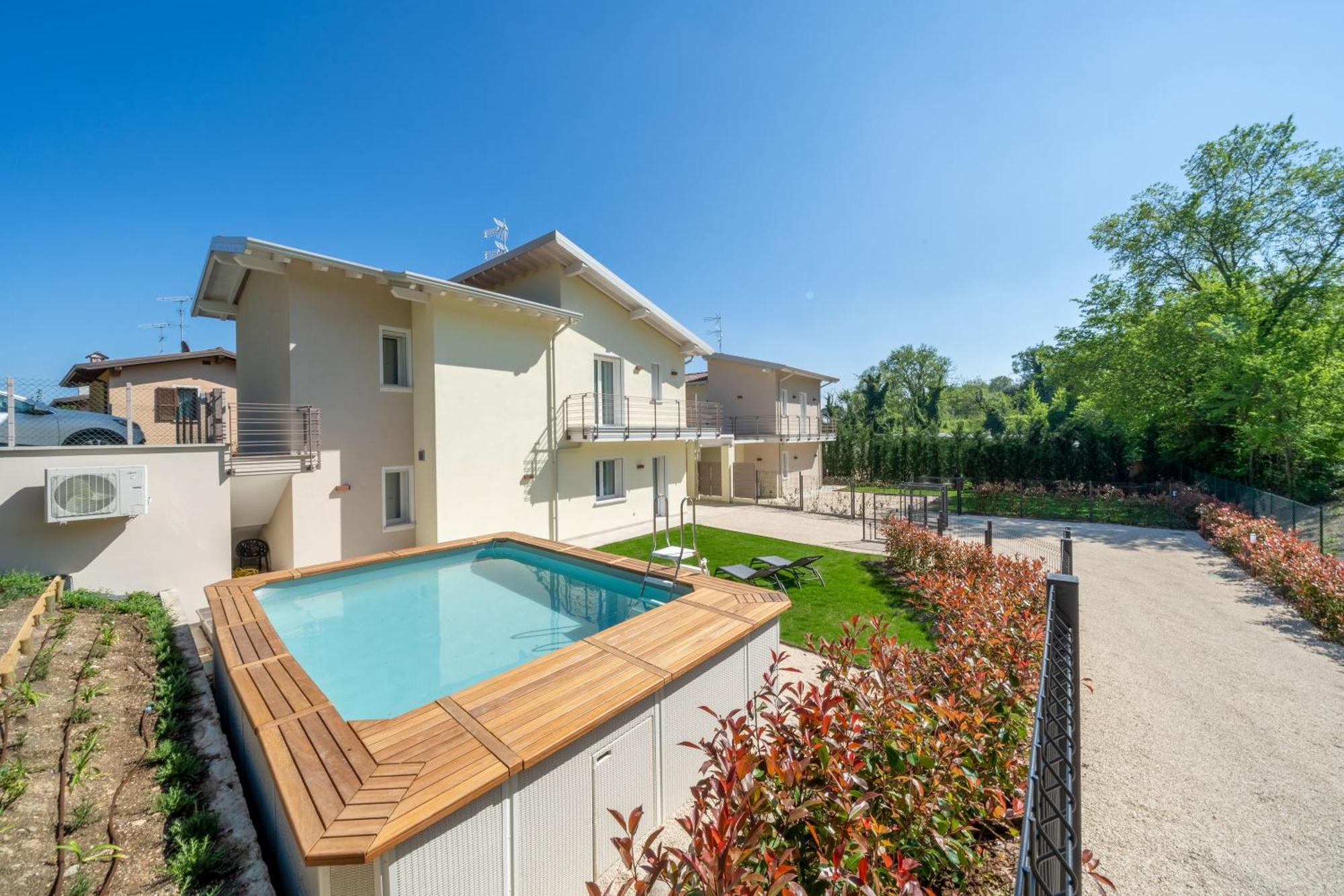 Luxury Villas Gardenia With Private Pool Паденге-суль-Гарда Экстерьер фото
