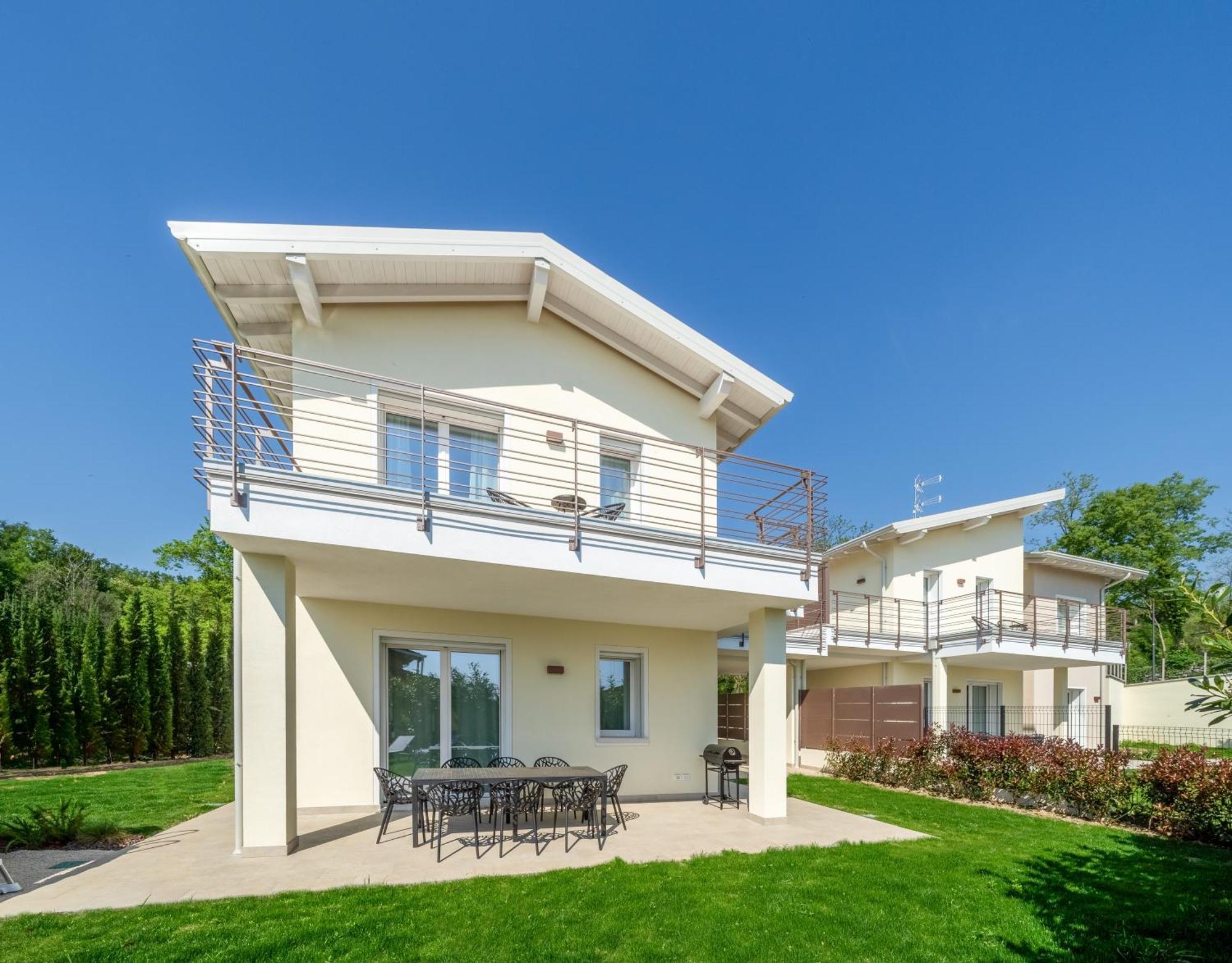 Luxury Villas Gardenia With Private Pool Паденге-суль-Гарда Экстерьер фото