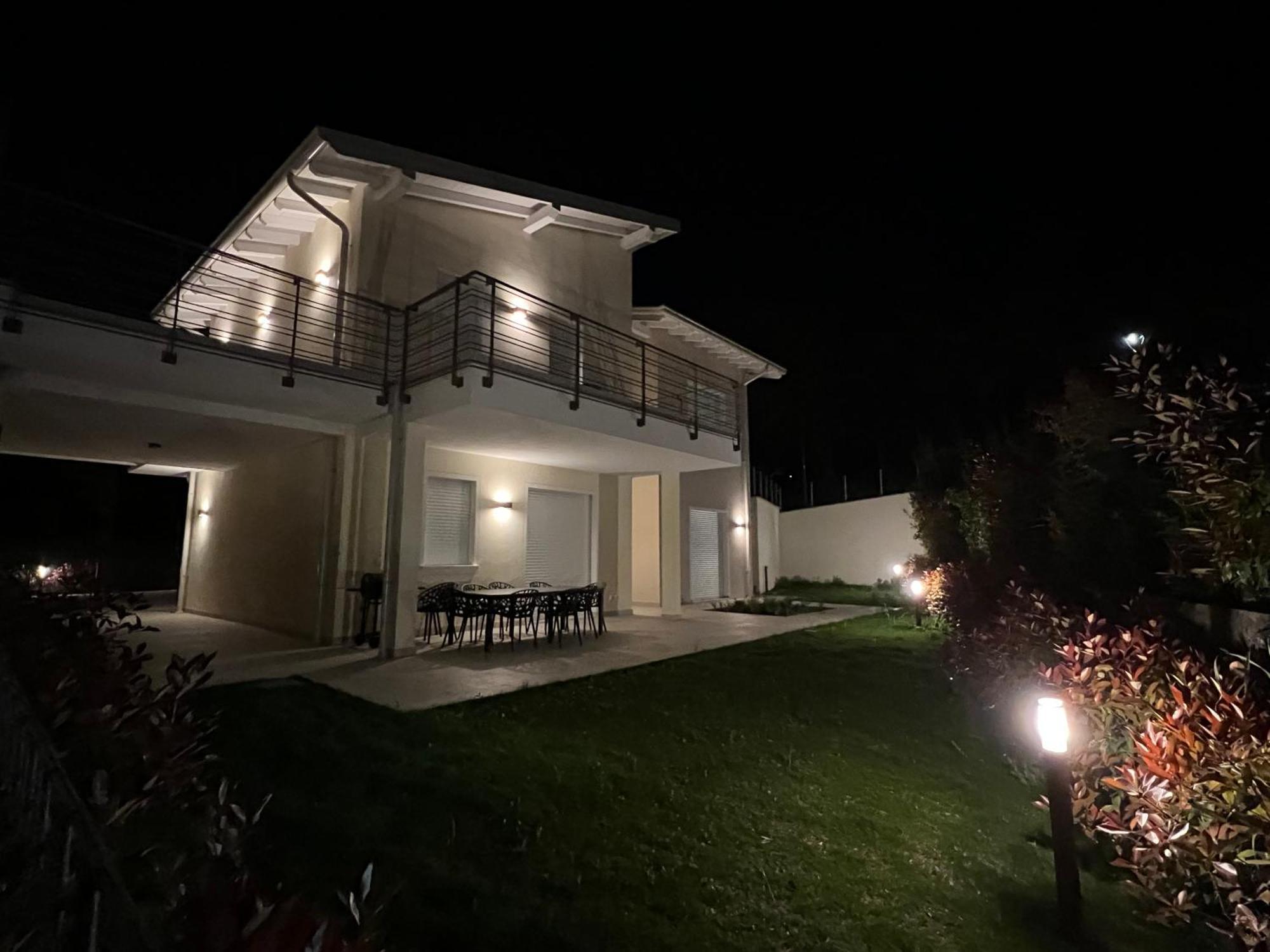 Luxury Villas Gardenia With Private Pool Паденге-суль-Гарда Экстерьер фото