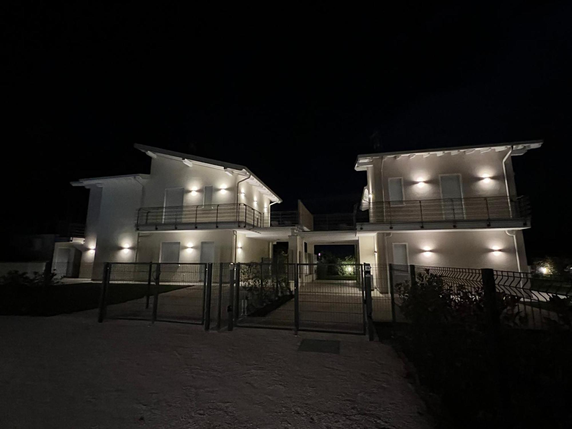 Luxury Villas Gardenia With Private Pool Паденге-суль-Гарда Экстерьер фото