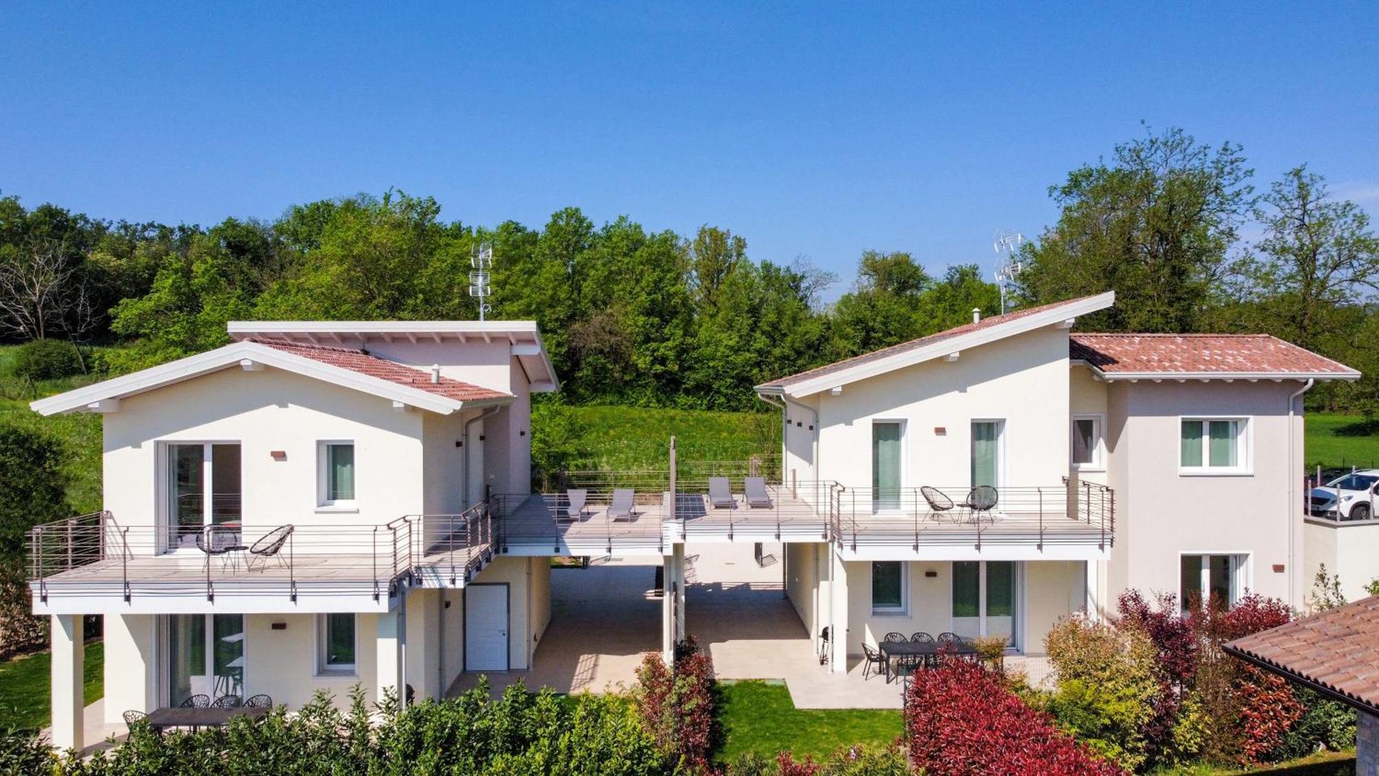 Luxury Villas Gardenia With Private Pool Паденге-суль-Гарда Экстерьер фото
